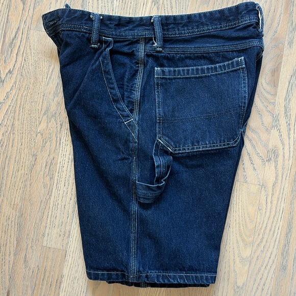 H&M denim relaxed fit carpenter cargo shorts. Size 32 - Picture 5 of 10